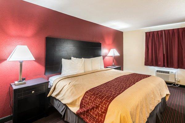 Red Roof Inn & Suites Pensacola-Nas Corry Beach Haven Екстер'єр фото