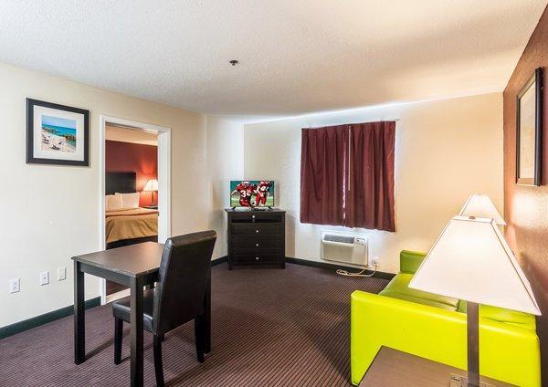 Red Roof Inn & Suites Pensacola-Nas Corry Beach Haven Екстер'єр фото