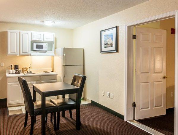Red Roof Inn & Suites Pensacola-Nas Corry Beach Haven Екстер'єр фото