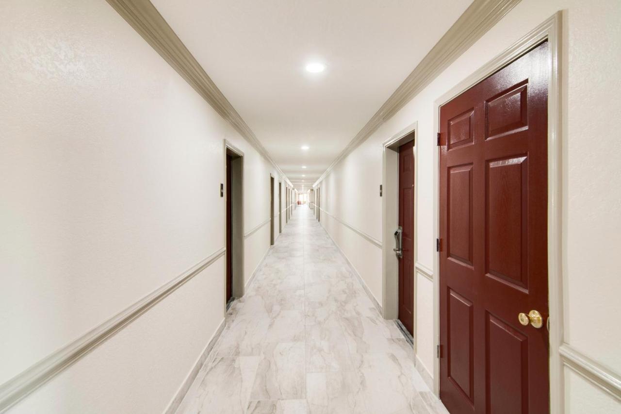 Red Roof Inn & Suites Pensacola-Nas Corry Beach Haven Екстер'єр фото