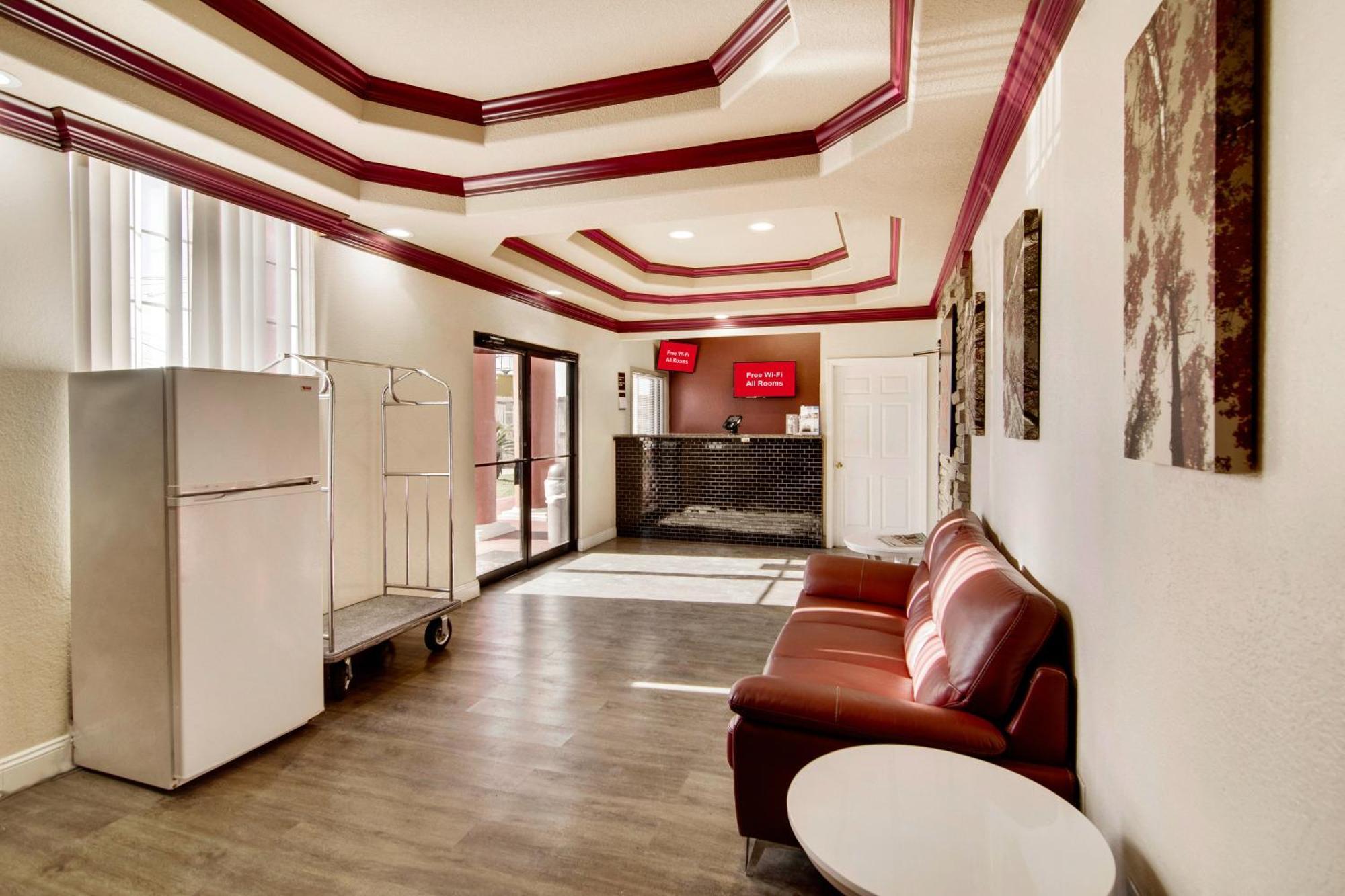 Red Roof Inn & Suites Pensacola-Nas Corry Beach Haven Екстер'єр фото