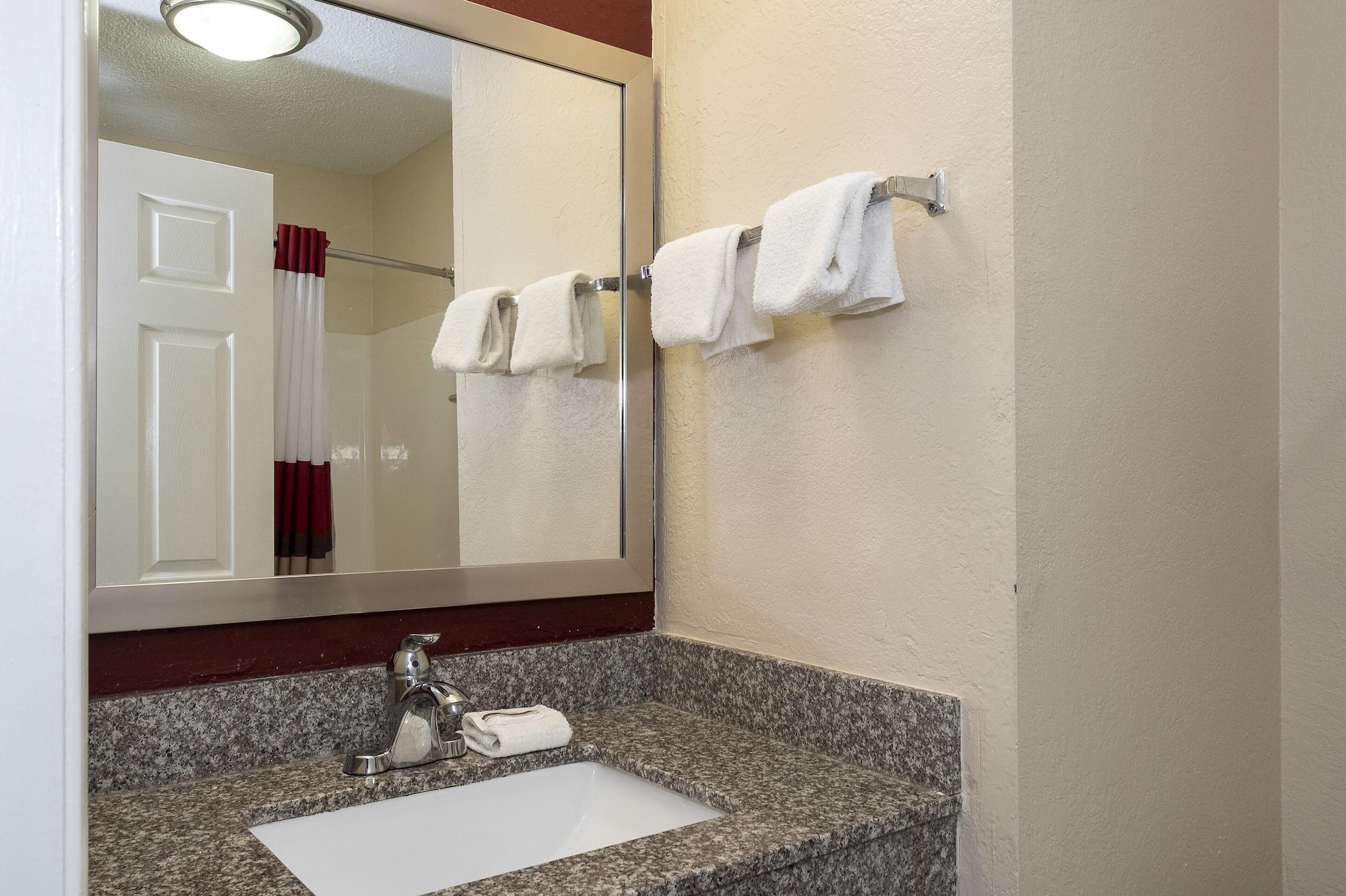 Red Roof Inn & Suites Pensacola-Nas Corry Beach Haven Екстер'єр фото