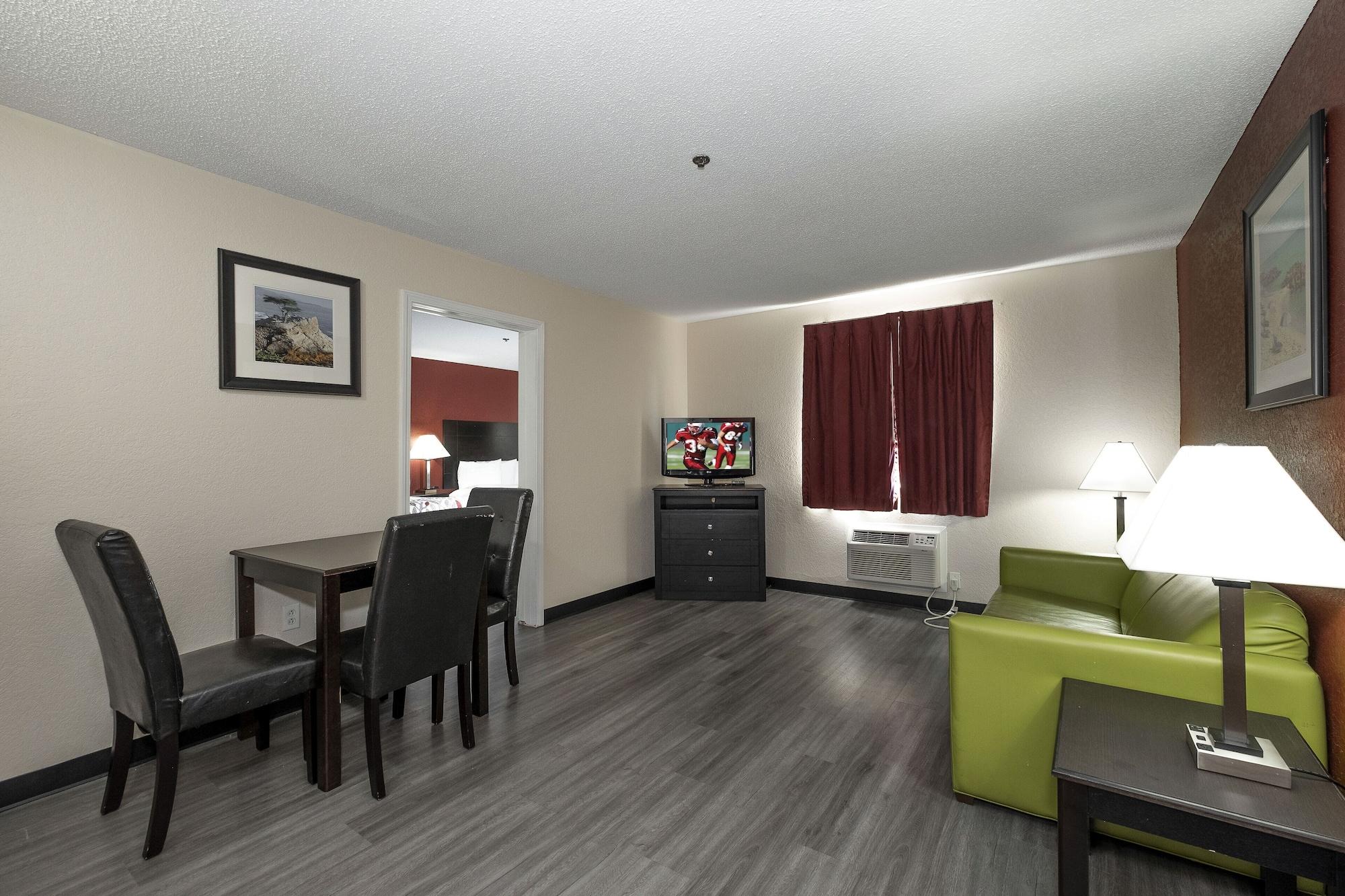 Red Roof Inn & Suites Pensacola-Nas Corry Beach Haven Екстер'єр фото