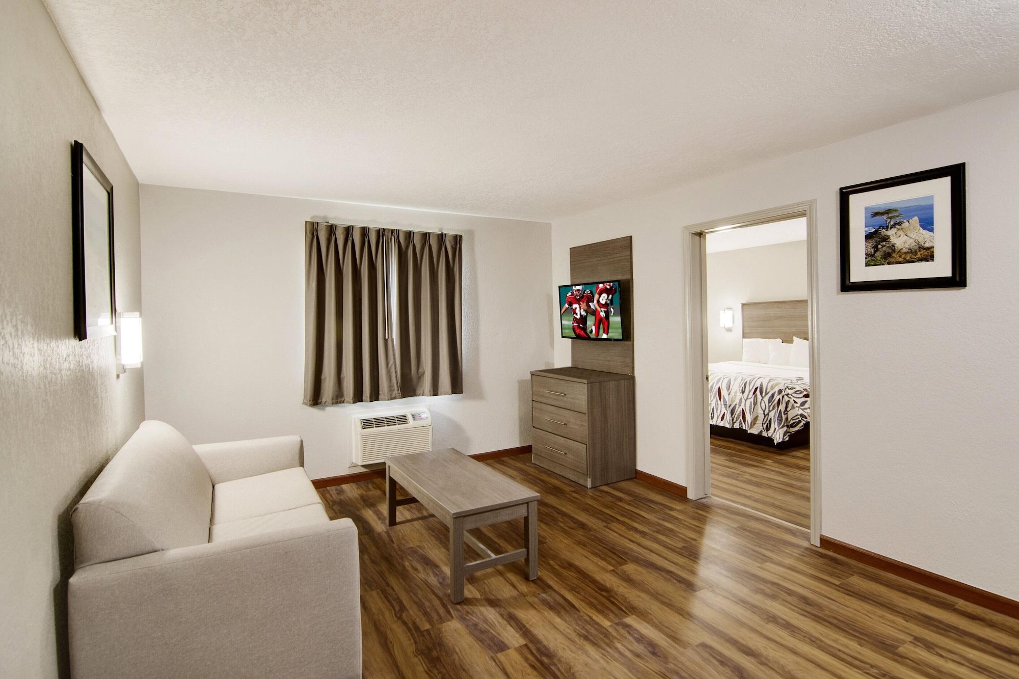 Red Roof Inn & Suites Pensacola-Nas Corry Beach Haven Екстер'єр фото
