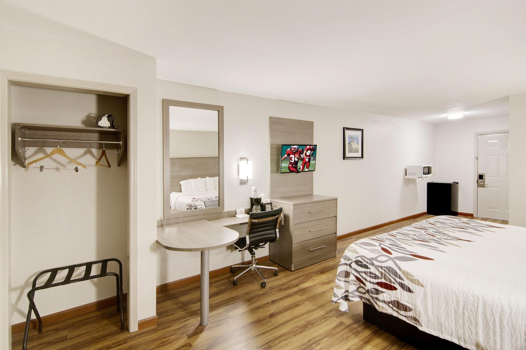 Red Roof Inn & Suites Pensacola-Nas Corry Beach Haven Екстер'єр фото