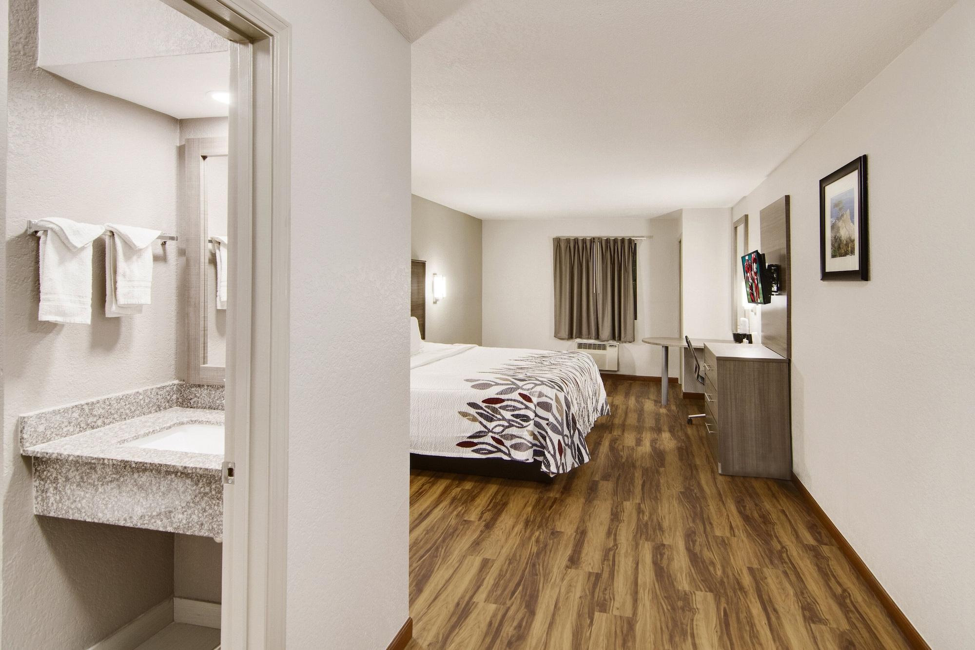Red Roof Inn & Suites Pensacola-Nas Corry Beach Haven Екстер'єр фото